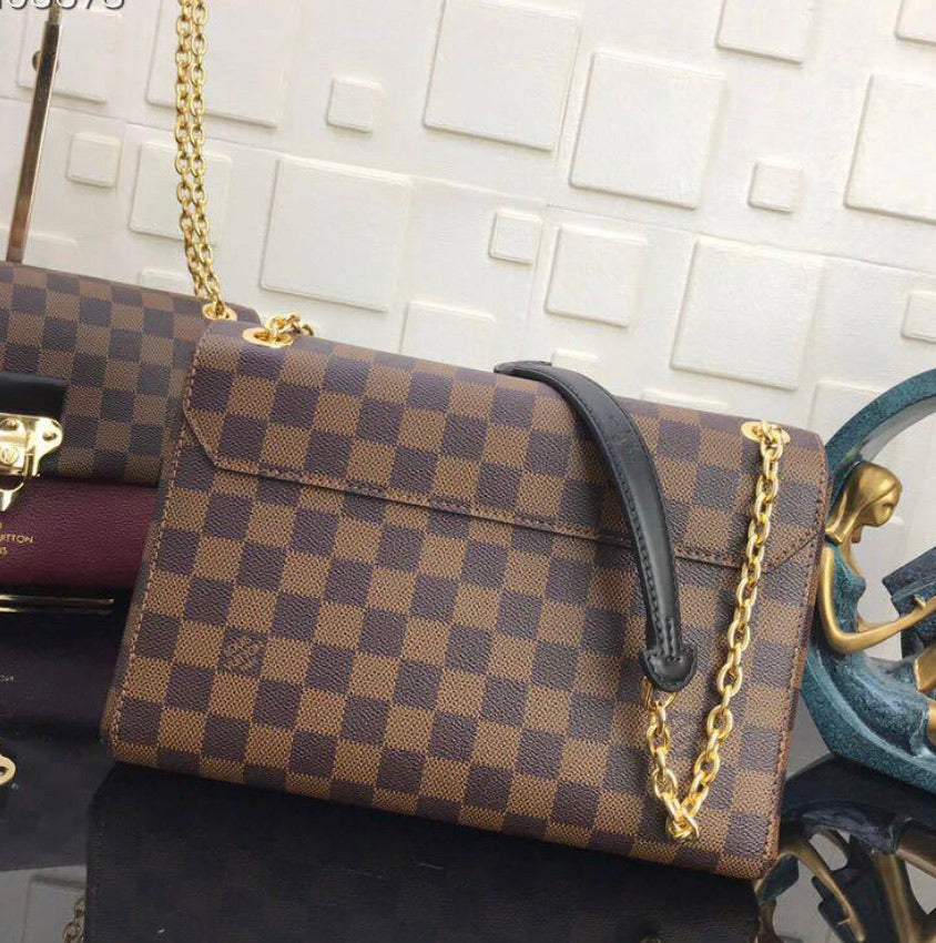 Metal chain handbag