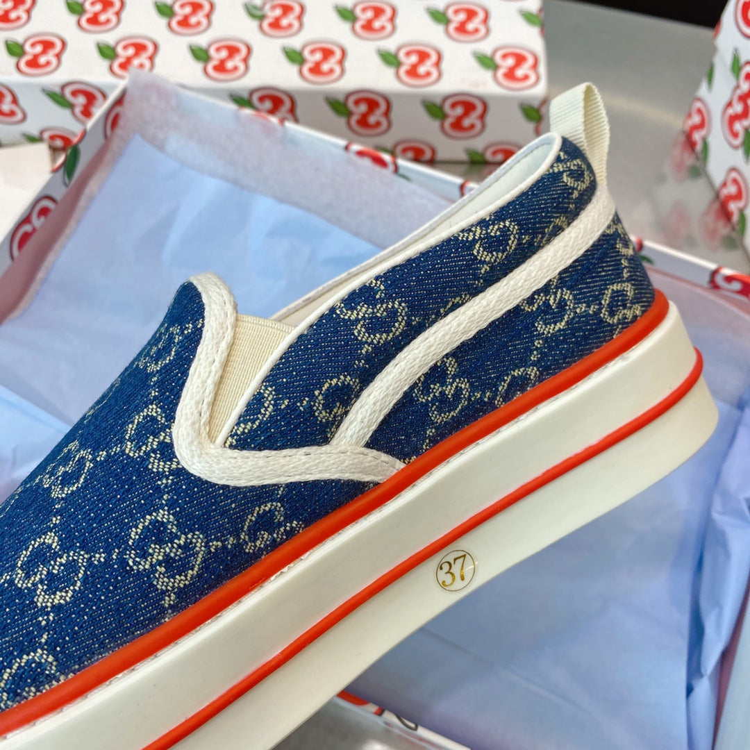 G u c c I slip ons