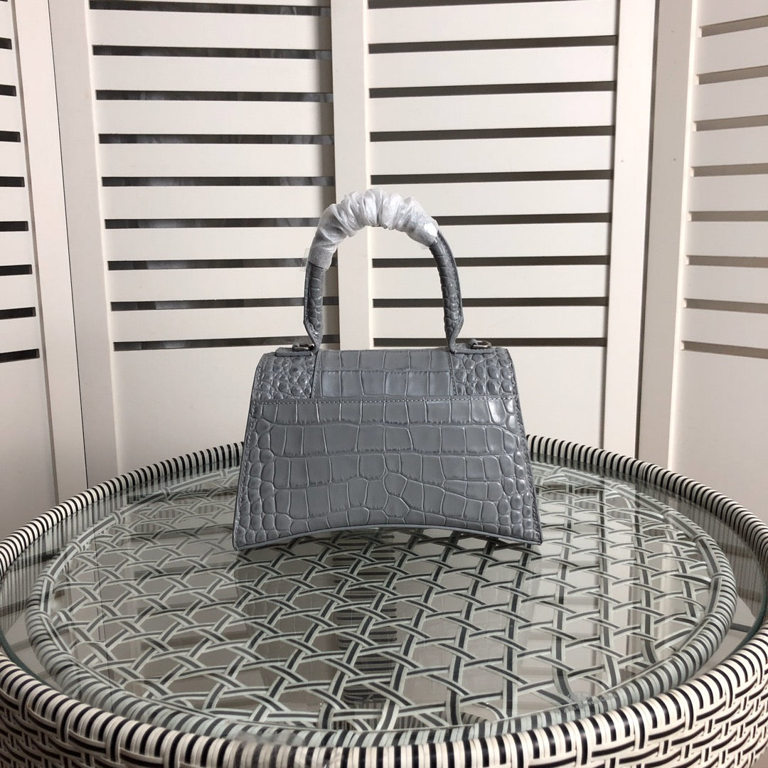 B hourglass 19cm