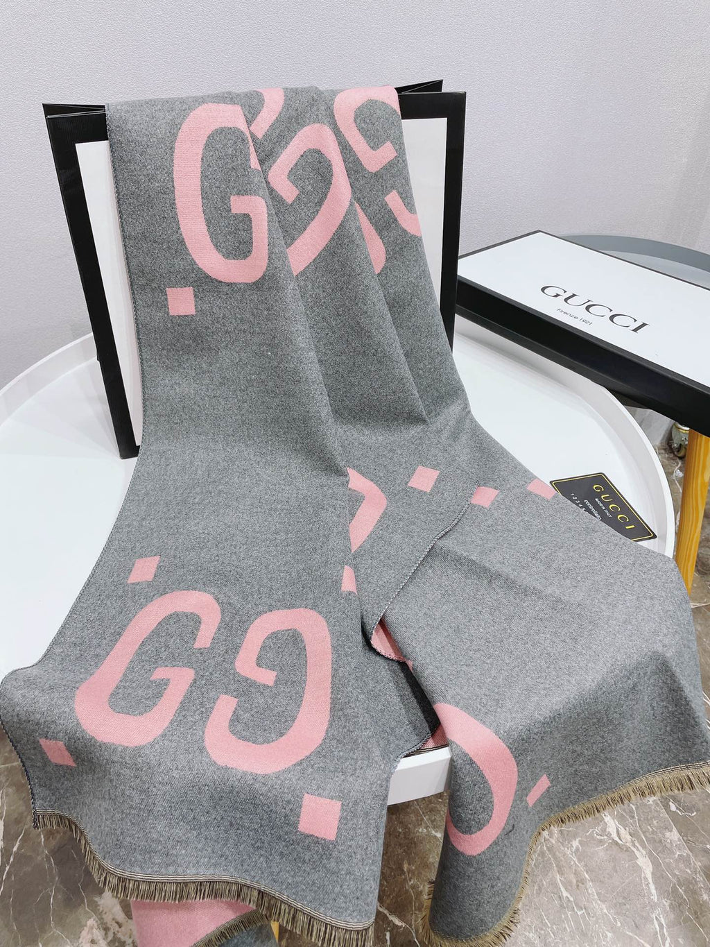 G u c c i scarf