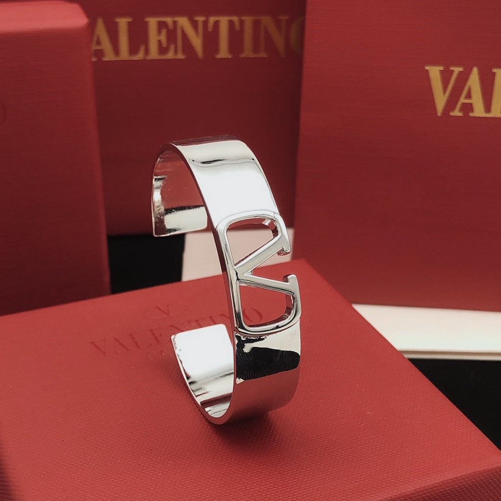 18K Vlogo Cuff Bracelet