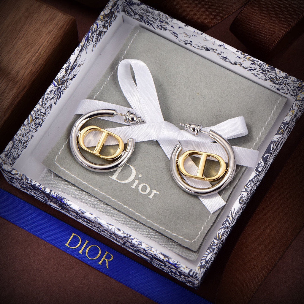 18K CD 30 Montaigne Earrings