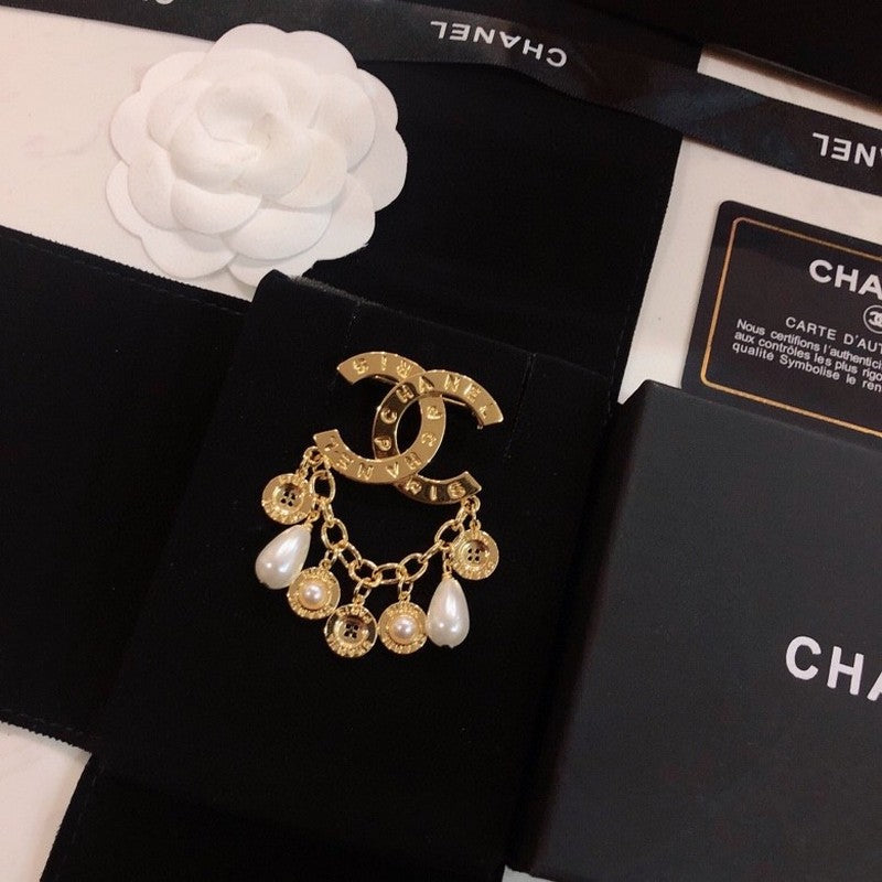 18K CC Pearl Pendant Brooch