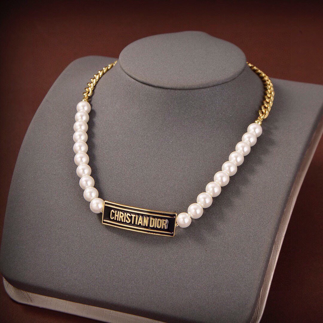 18K CD 30 Montaigne Necklace