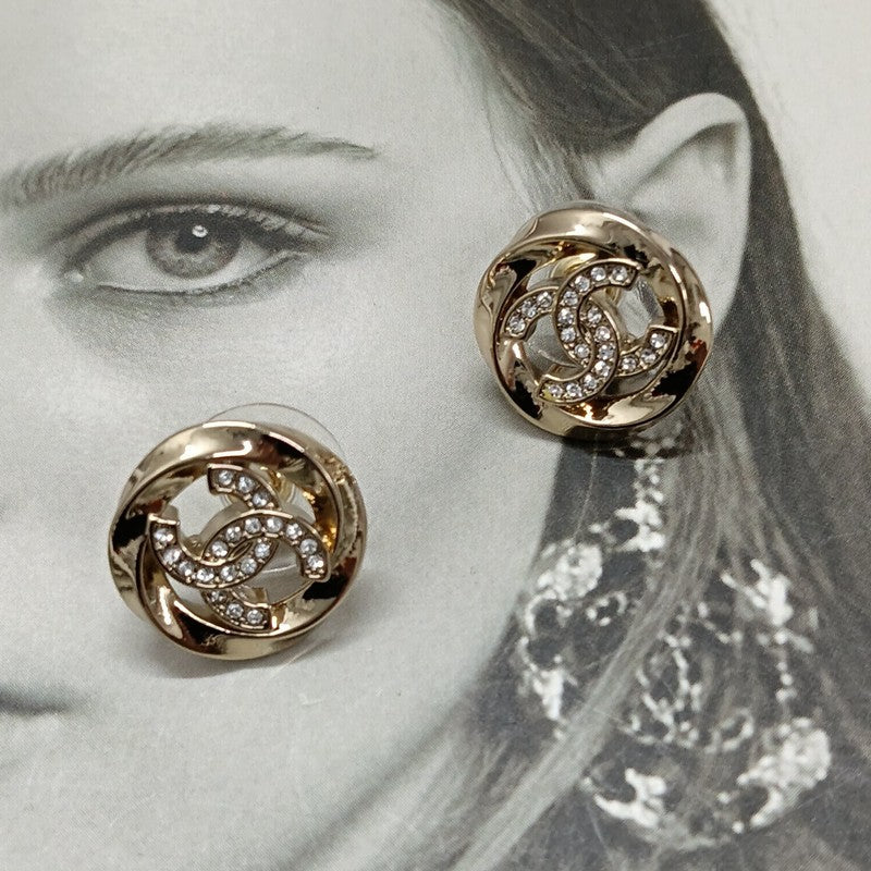 18K CC Round Diamond Gold Earrings
