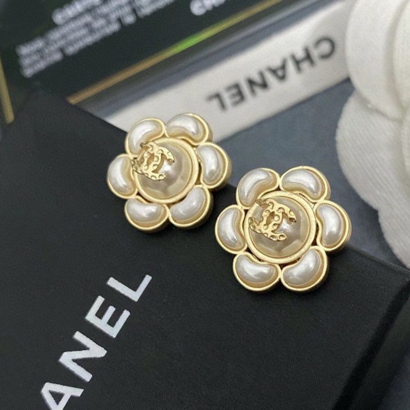 18K CC Flower Pearl Earrings