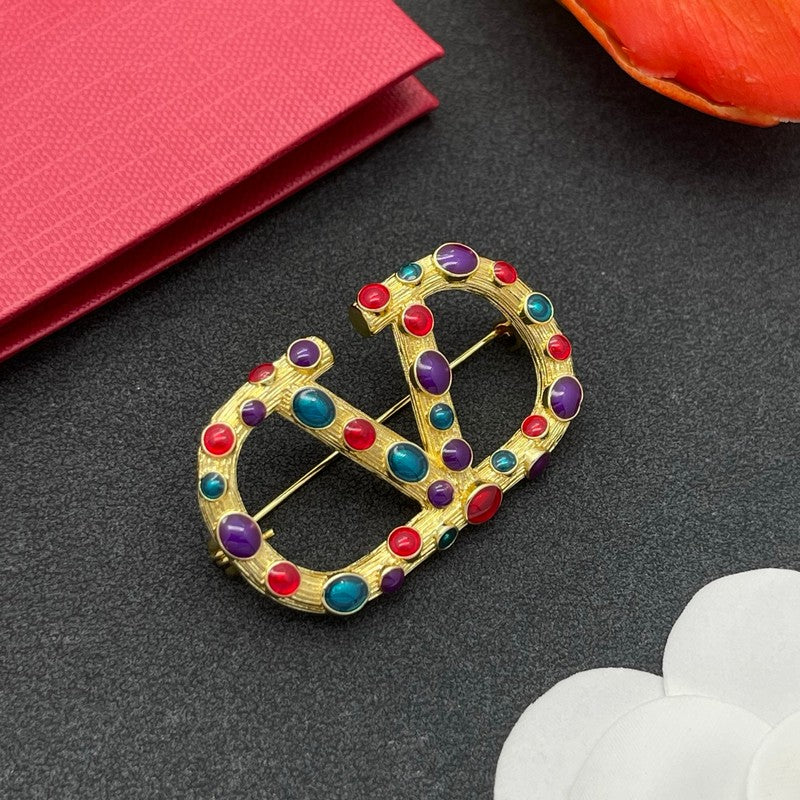 18K Vlogo Color Crystal Brooch