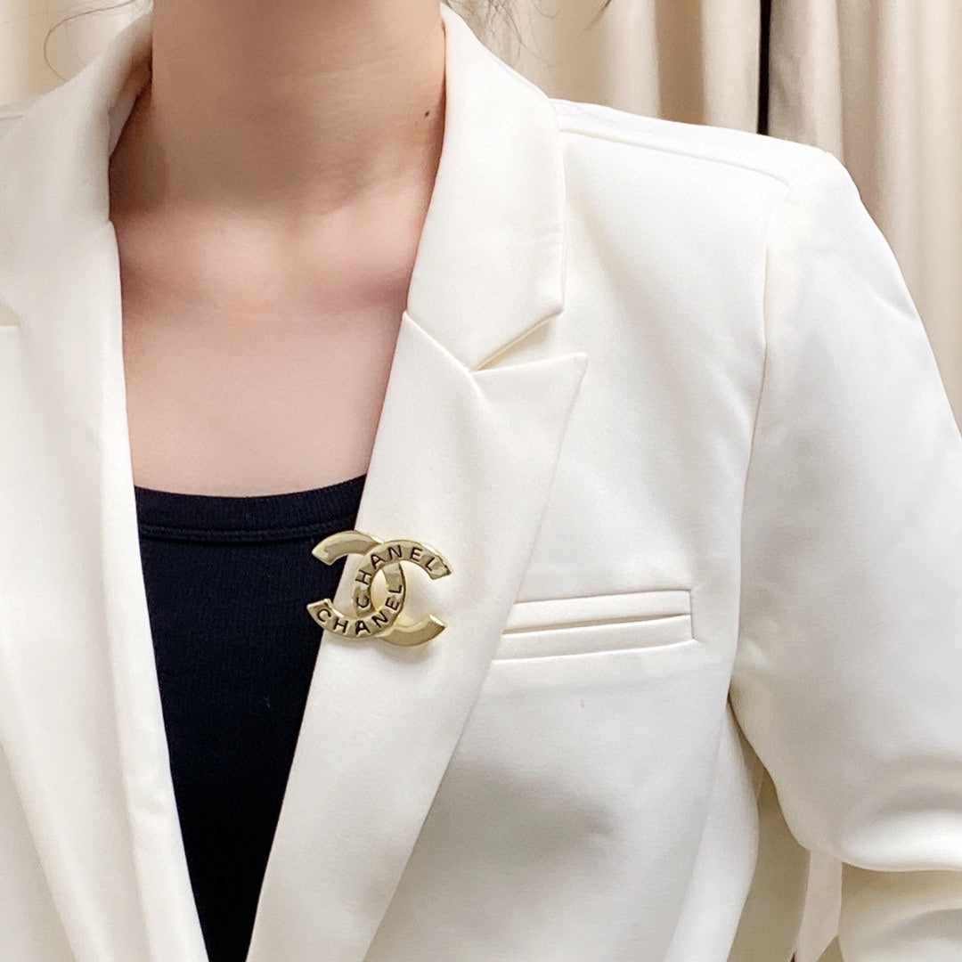 18K CC Script Brooch