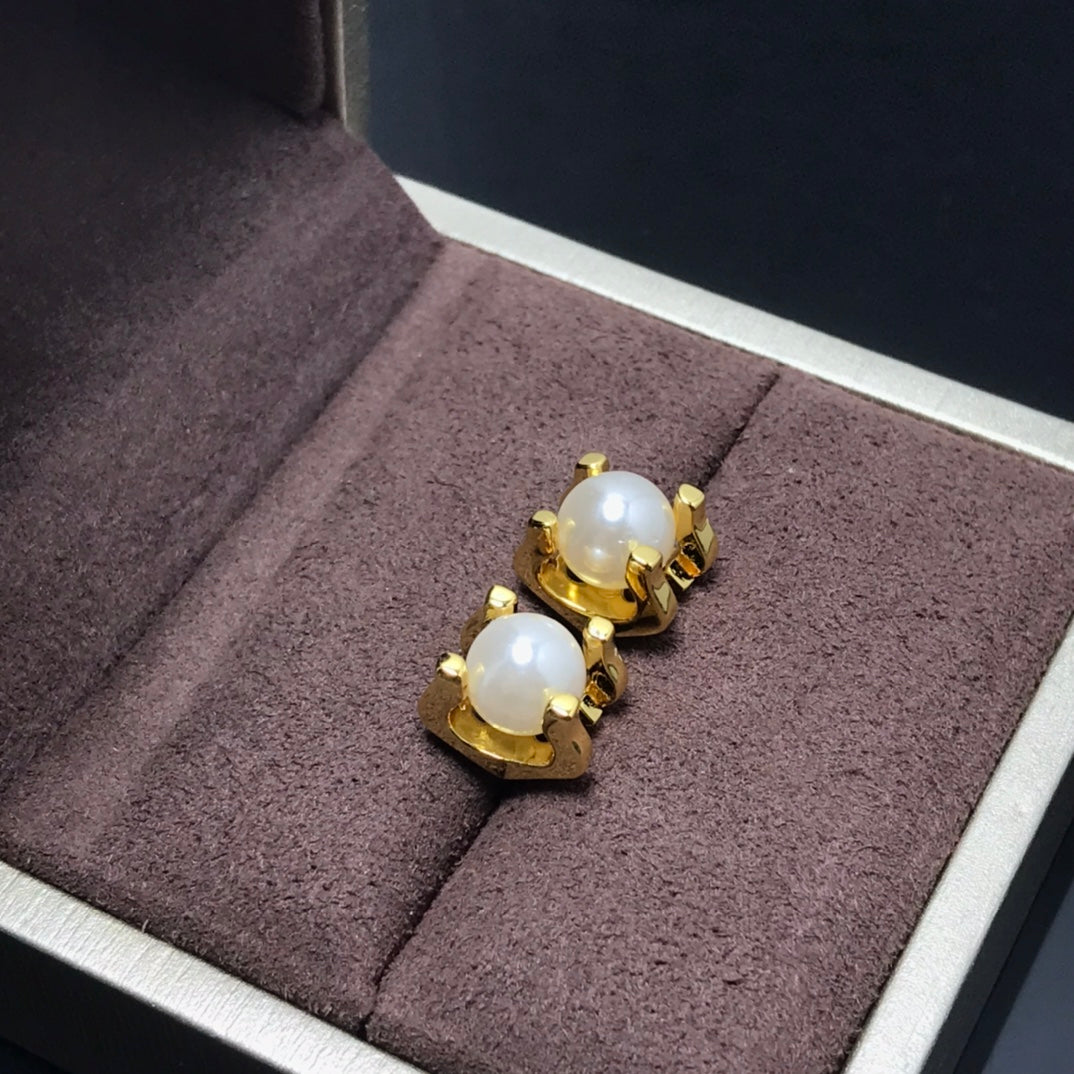 18K C De Earrings