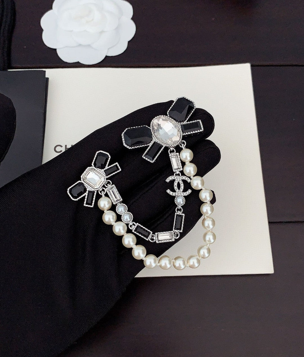 18K CC Black Bow Pearls Brooch