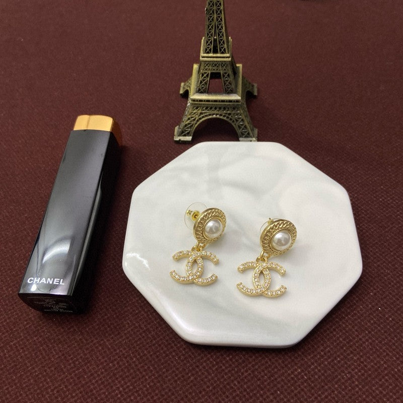 18K CC White Pearl Gold Earrings