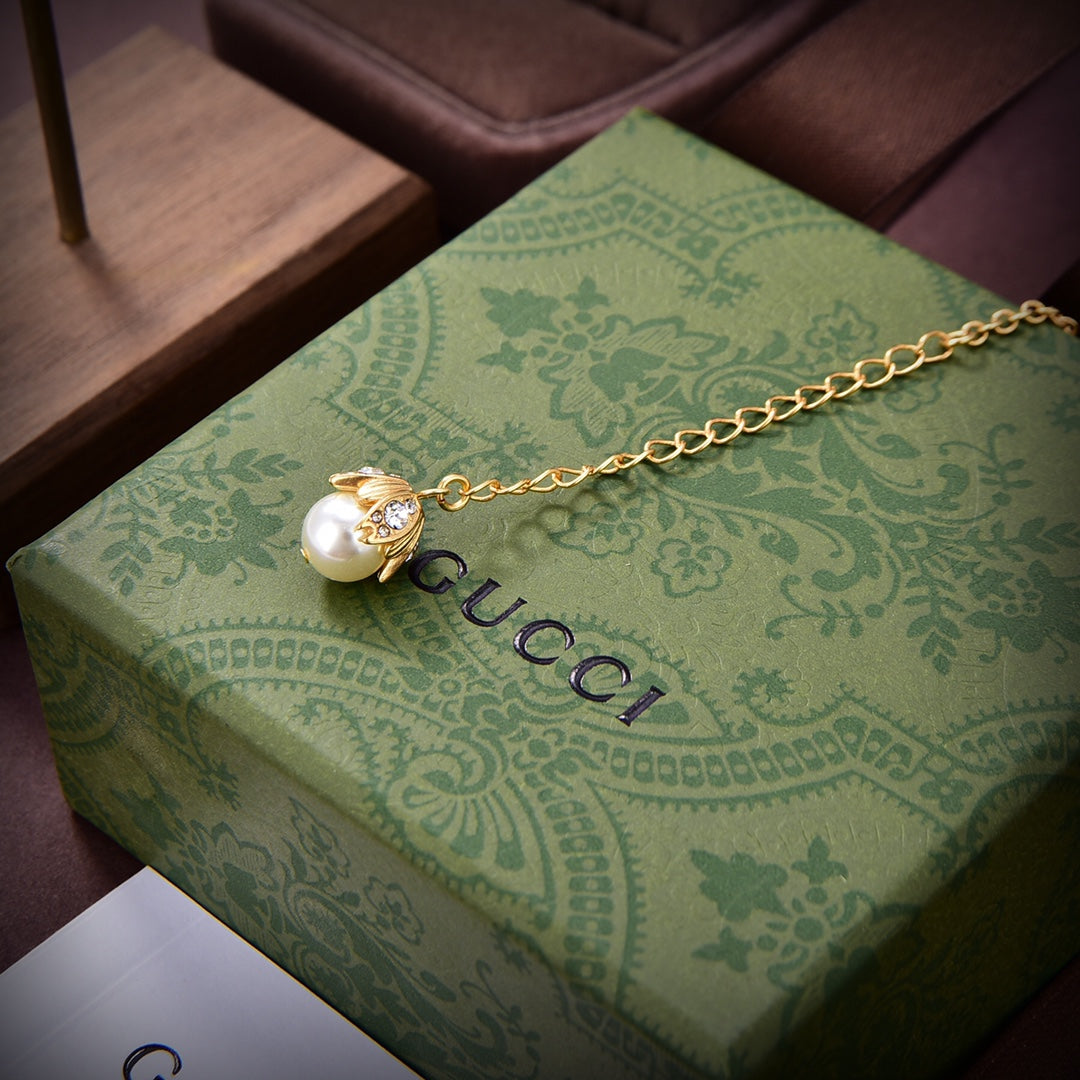 18K Double G Logo Plaque Embellished Pearl Necklace