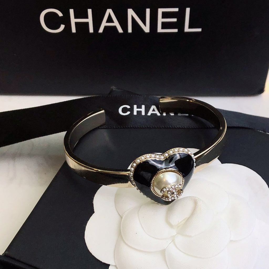18K CC Heart Cuff Bracelet