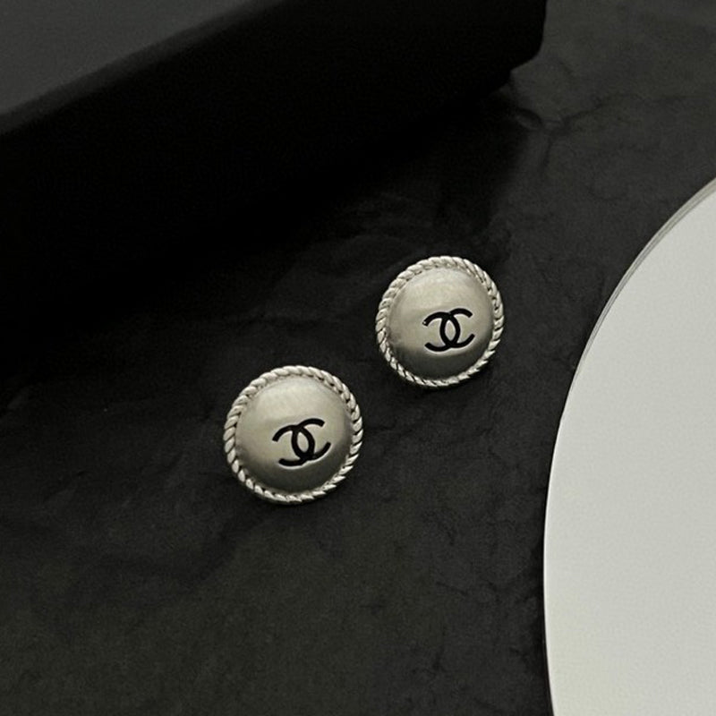 18K CC White Gold Round Earrings