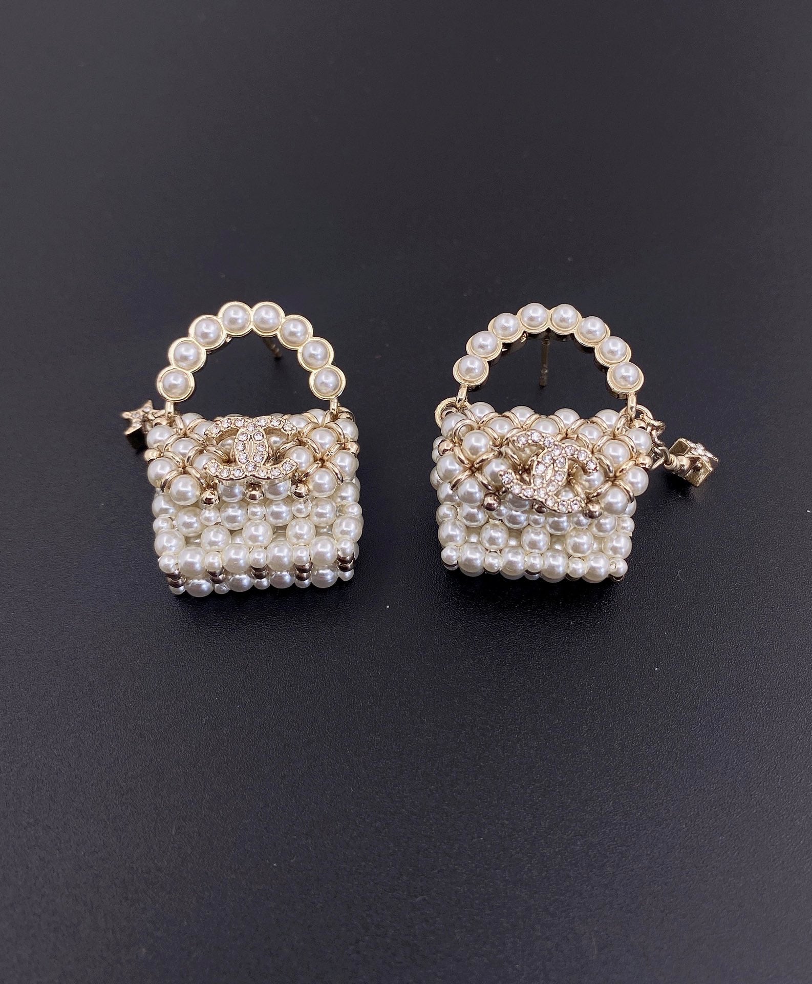 18K CC Small Bag Pearl Earrings