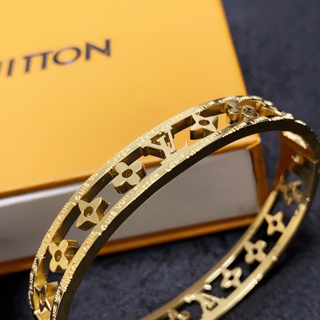 18K Louis Crystal Hollow Bracelet