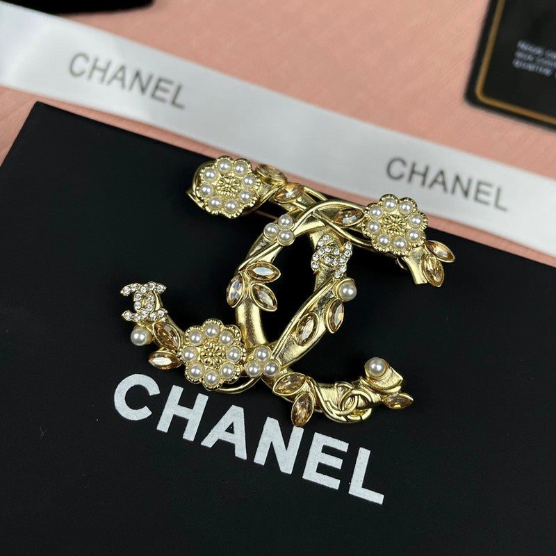 18K CC Flower Pearl Brooch