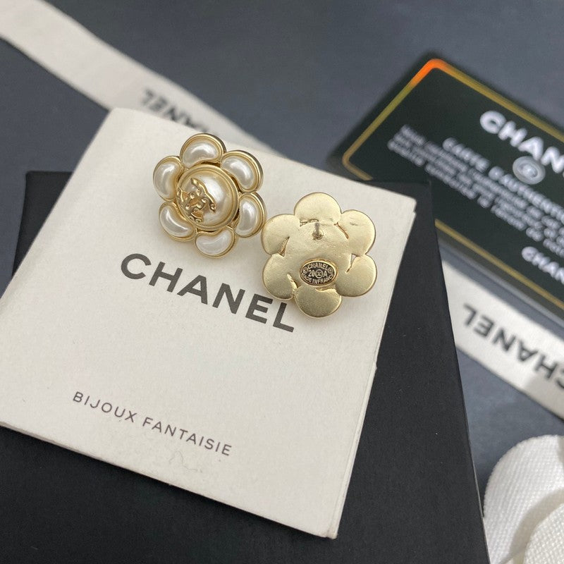 18K CC Flower Pearl Earrings
