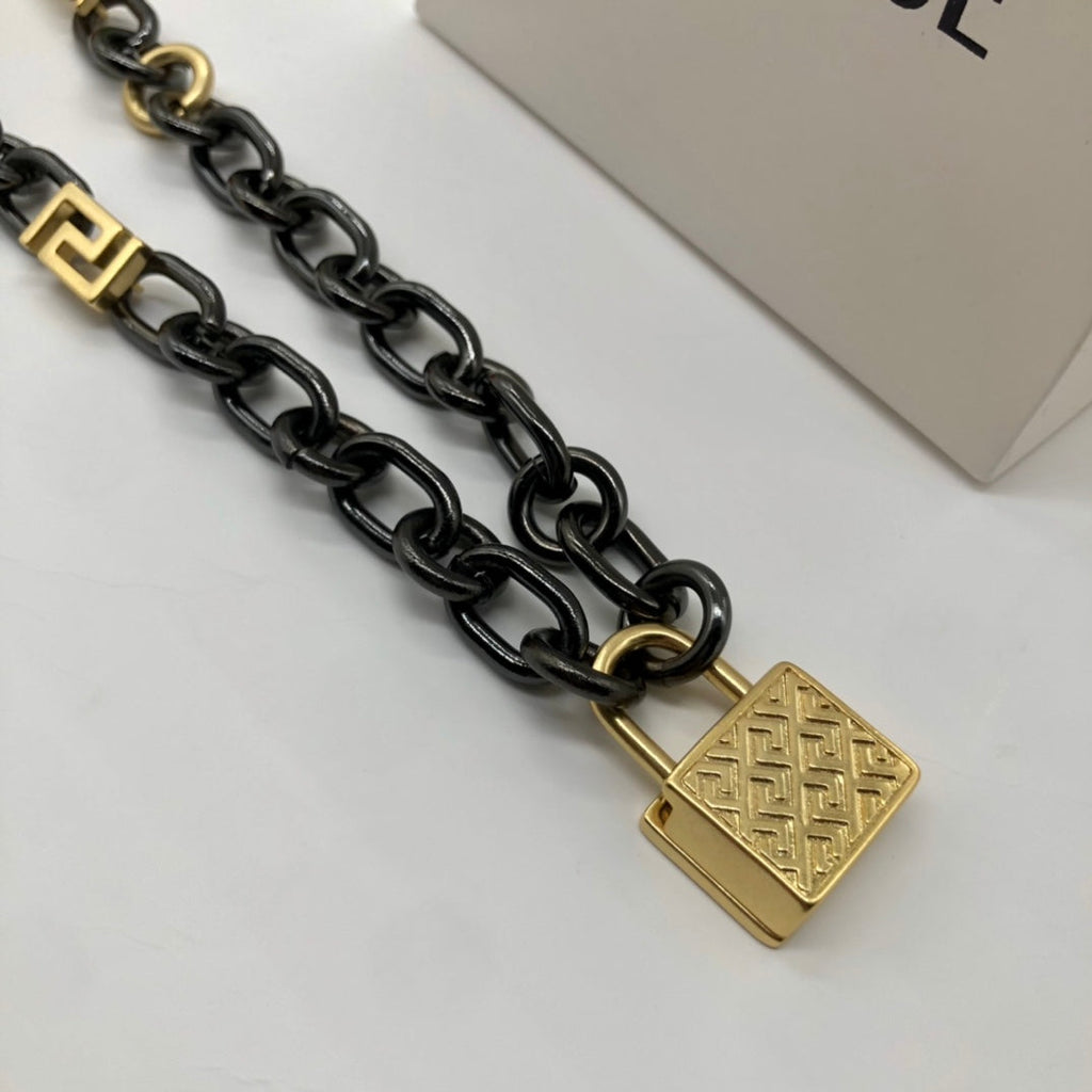 18K Ver Triomphe Chain Necklace