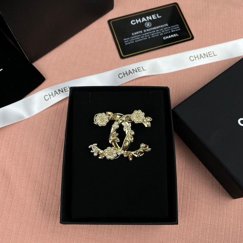 18K CC Flower Pearl Brooch