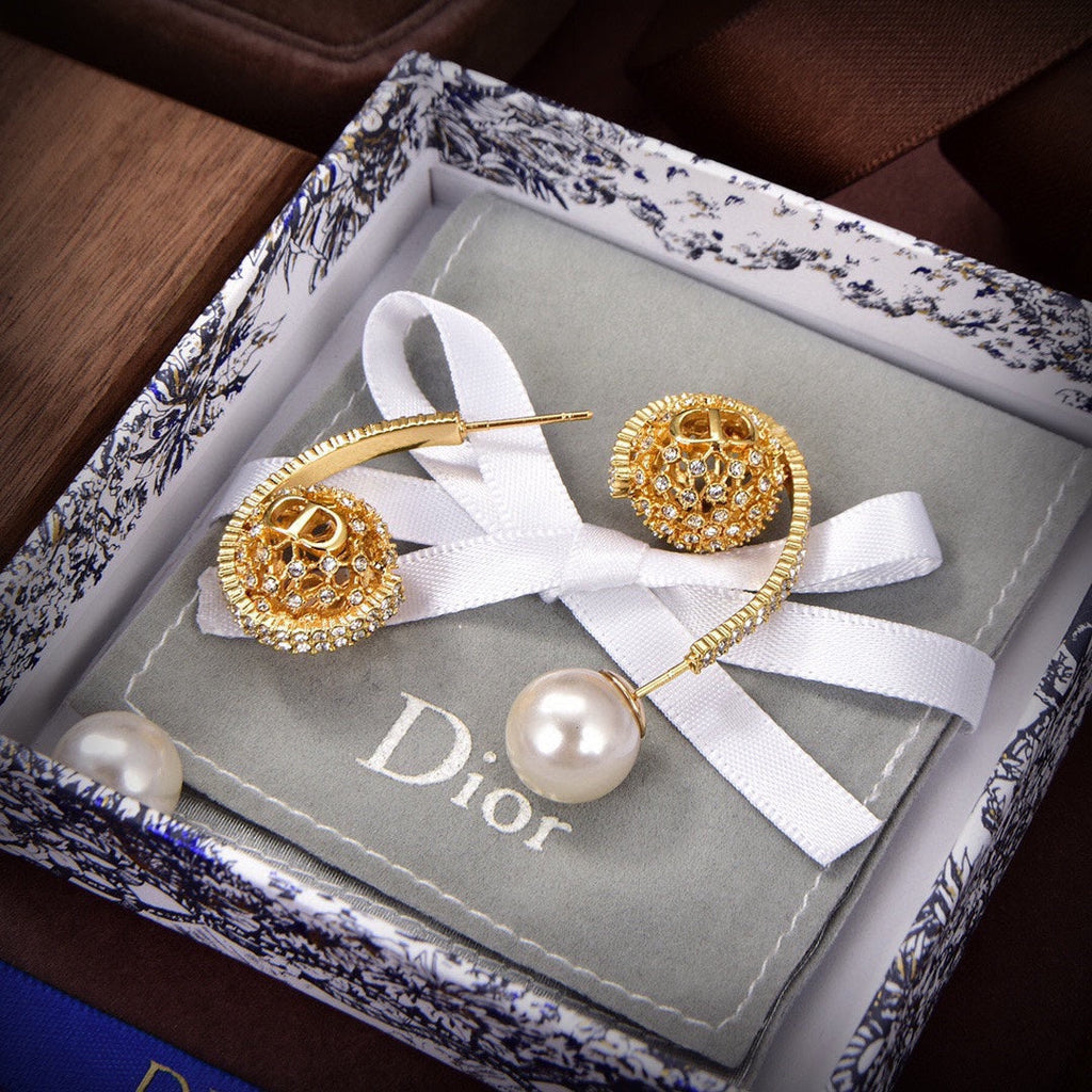 18K CD Tribales White Resin Pearls Earrings