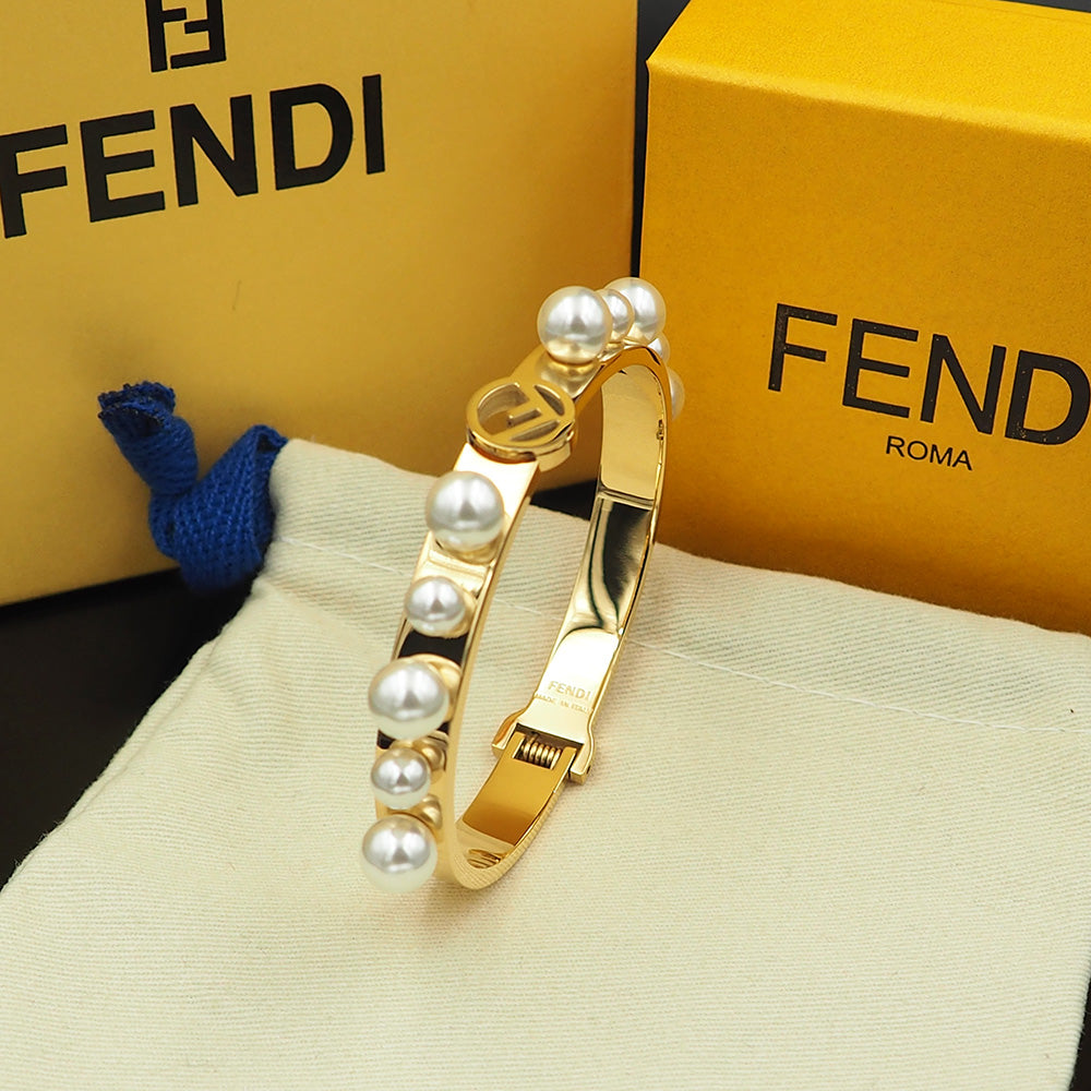 18K F Pearls Bracelet