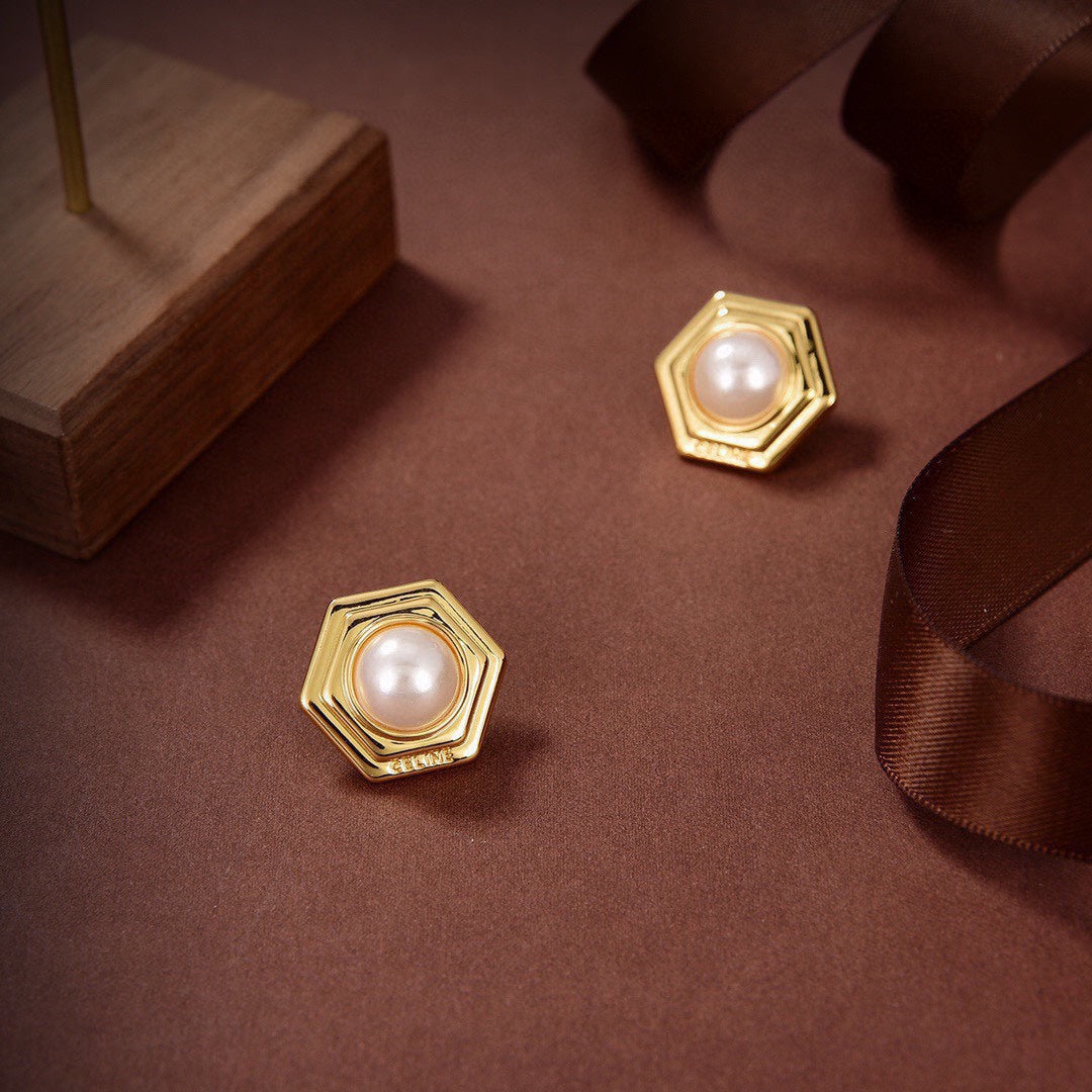18k Triomphe Pearl Earrings