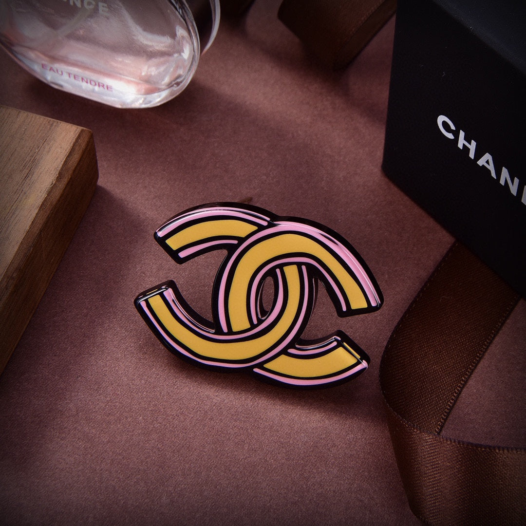18K CC Yellow Brooch