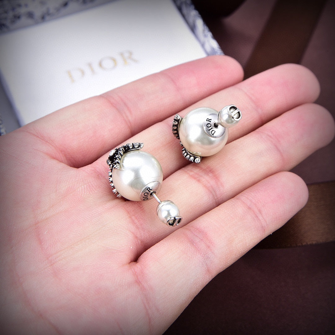 18K CD Tribales Butterfly Earrings