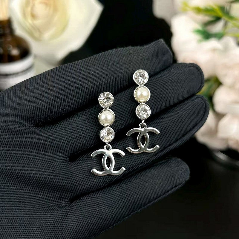 18K CC 25B Crystal Earrings