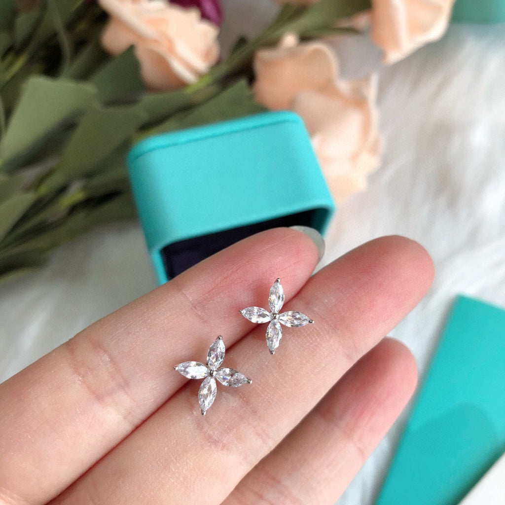 18K T Victoria Earrings