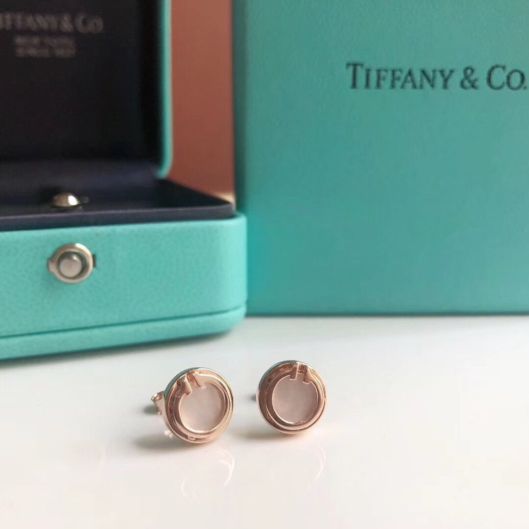 18K T Mother-Of-Pearl Circle Earrings
