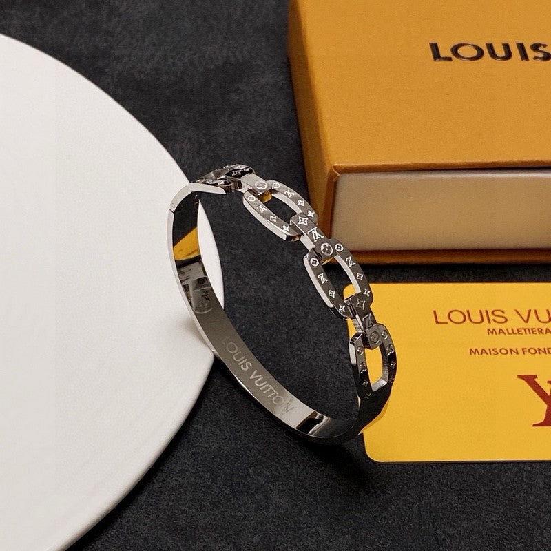 18K Louis White Gold Bracelet