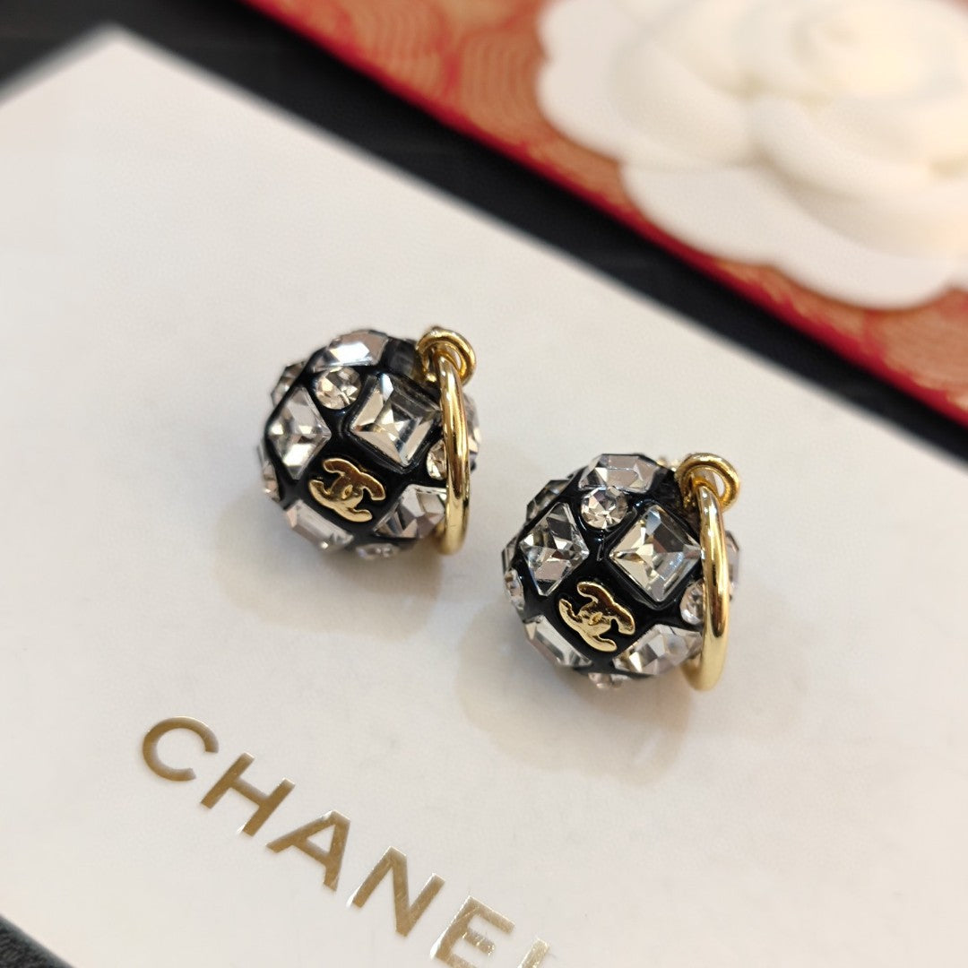 18K CC Round Crystals Earrings