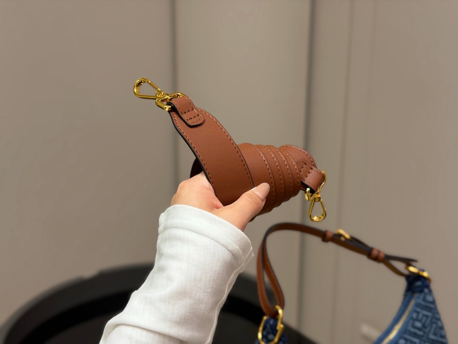 Luxury and Contemporary-Luxury Handbags Crafted Exclusively for Elegant Ladies-1