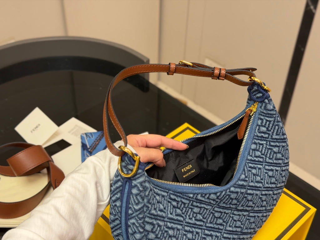 Luxury and Contemporary-Luxury Handbags Crafted Exclusively for Elegant Ladies-1
