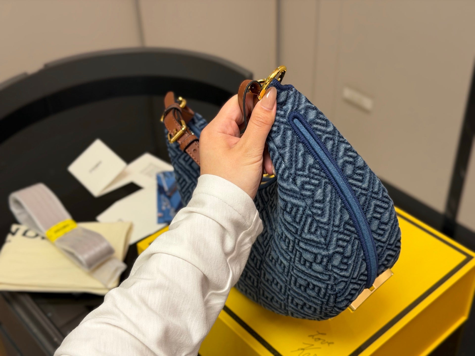 Luxury and Contemporary-Luxury Handbags Crafted Exclusively for Elegant Ladies-1
