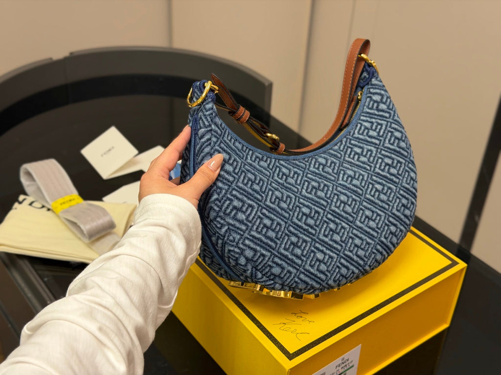 Luxury and Contemporary-Luxury Handbags Crafted Exclusively for Elegant Ladies-1